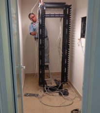 cableado_estructurado_voz_y_datos_rack_instalacion-scaled.jpg